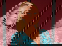 Пэрис Хилтон опровергает слухи о том, что Гислен Максвелл пыталась завербовать ее для Эпштейна