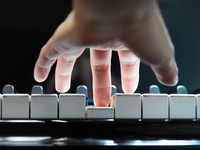 Голливудский преподаватель фортепиано предположительно бежит из страны после осуждения за сексуальное насилие над подростком