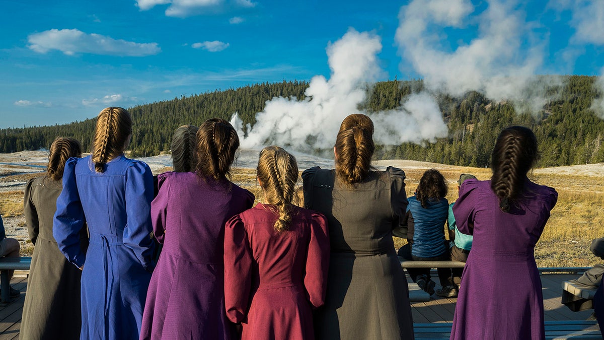 Члены FLDS со спиной