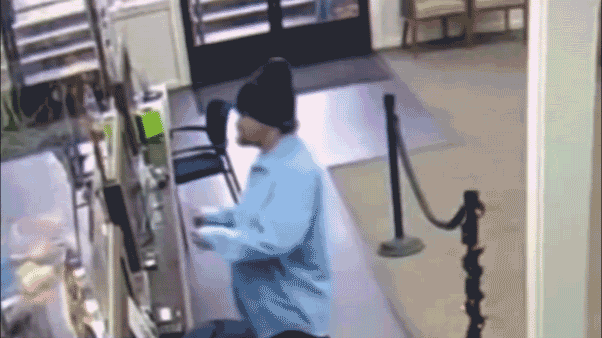 Повторный преступник грабит банк