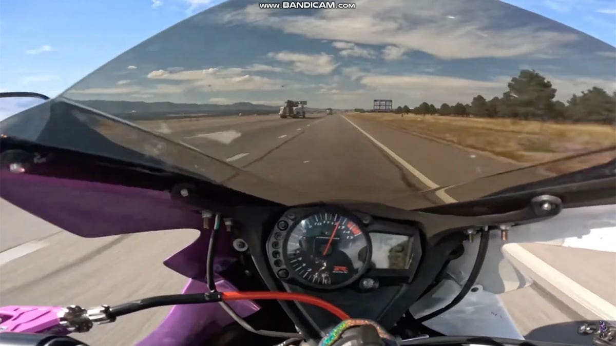 Ютубер на I-25 Колорадо