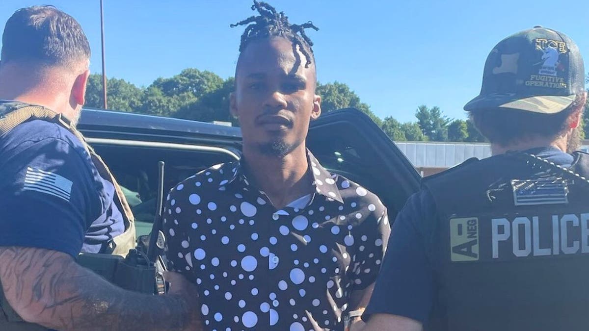 Губернатор-демократ попал под горячую руку после того, как разоблачитель разорвал тревожную схему вынесения приговоров нелегальным насильникам детей Кори Бернард Альварес