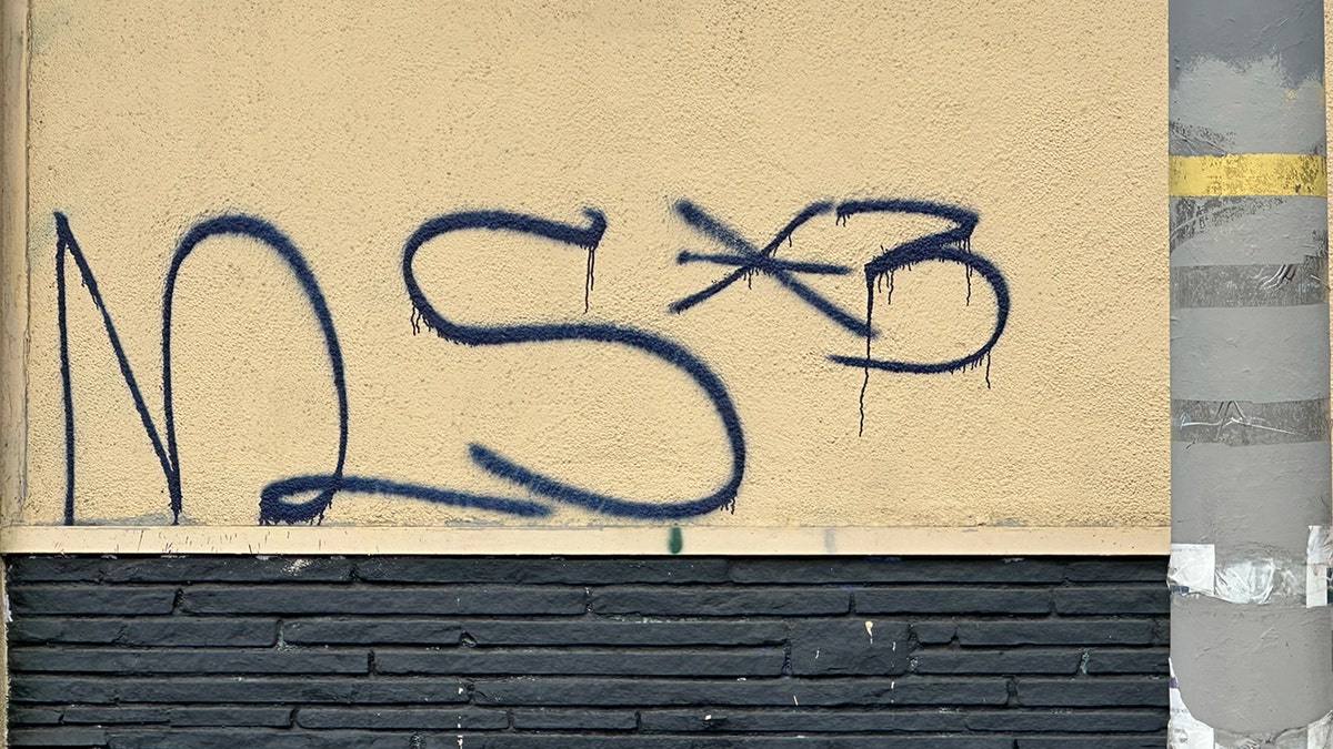 Метка MS-13 на здании в Лос-Анджелесе.